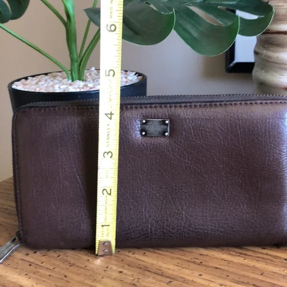 Dolce & Gabbana Leather Continental Wallet - Picture 11 of 11